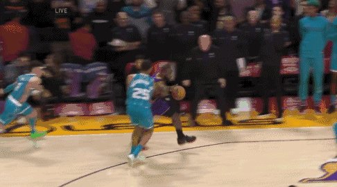 开云登录入口-不穿鞋极限传球功亏一篑 詹姆斯久坐在地黯然神伤